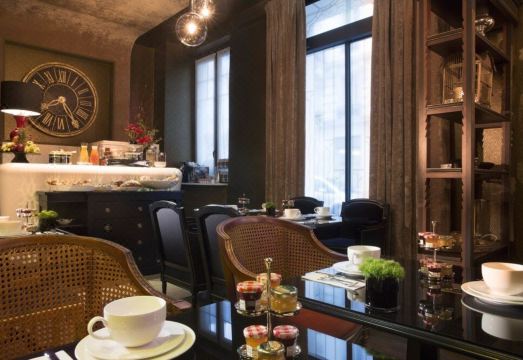 New Hotel République의 현대적인 로비 이미지