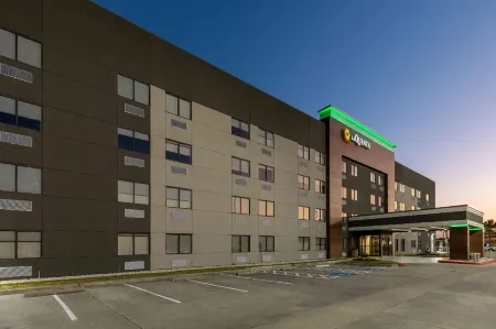 La Quinta Inn & Suites by Wyndham Houston NW Brookhollow