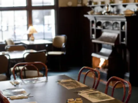 ลอว คอร์ท โฮเต็ล โรงแรมในดันเนดิน