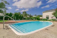 Chateau Renault Hotels in Egg Harbor City