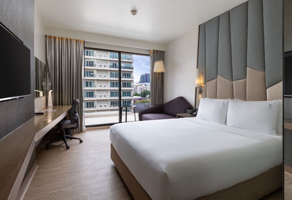 Holiday Inn Express Bangkok Soi Soonvijai 가격 정보