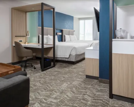 堪薩斯城機場SpringHill Suites飯店 梅酒店