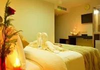 Pearl City Hotel Hotels near Java Institute For Advanced Technology