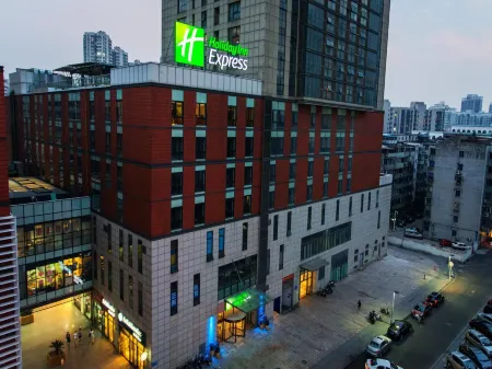 Holiday Inn Express Changzhou Center(Changzhou Qingguo Lane) Отели рядом с достопримечательностью «Wujin Museum»