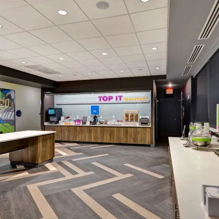 Tru by Hilton Syracuse North Airport Area
