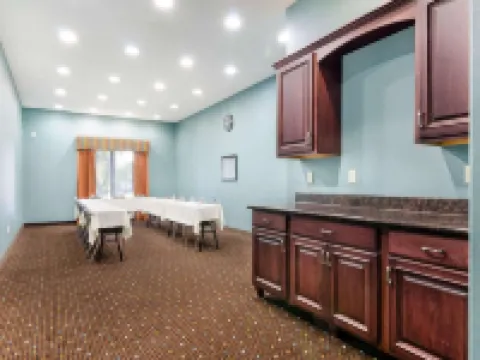 คอมฟอร์ทสวีทส์ โทพีกา นอร์ทเวสต์ โรงแรมในโทพีกา