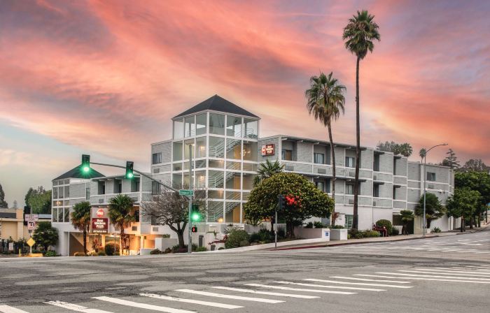Best Western Plus All Suites Inn