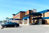 Days Inn by Wyndham Estevan - parking