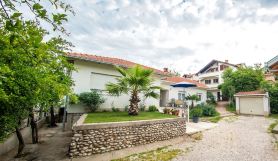 Apartments Tulipan - with Free Private Parking Garage