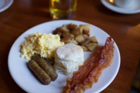 Shaker Village of Pleasant Hill Отели рядом с достопримечательностью «Harrodsburg Marketplace»