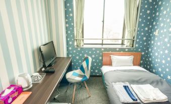 3. Hotel In..