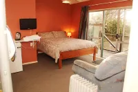 Central City Camping Park Hotels near H&J Smith Invercargill