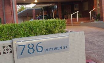 Ruthven Street Motor Inn
