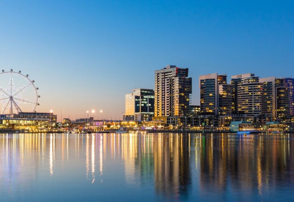 멜버른 시내 고층 아파트먼트에서 바라본 주경