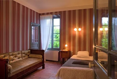 Logis Hotel - Restaurant la Marbrerie Отели в г. Сиран