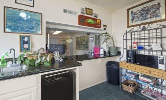 The 10th Green Inn - Housity