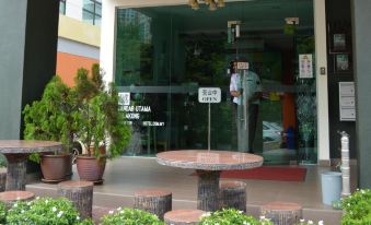 Putra One Avenue Hotel