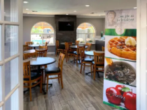 雷丁I-5附近凱藝酒店 雷丁酒店