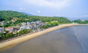 Ganghwa Hi Mom Kids Family Pension Black - Housity