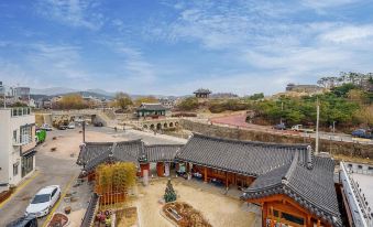 3. 수원 호텔 달..