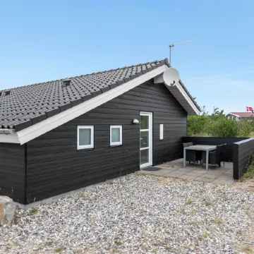 "Mavis" - 800m from the Sea