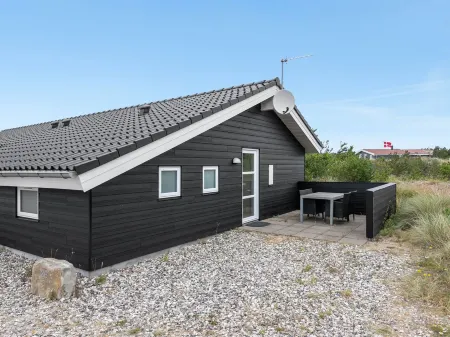 "Mavis" - 800m from the Sea