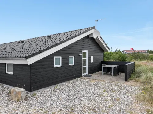 "Mavis" - 800m from the Sea