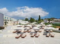 Alexandra Elegance Bridging Generations