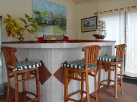 Carana Hilltop Villa - bar