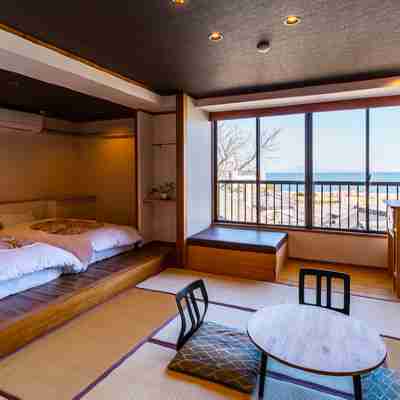 竹崎かにと日本酒の宿 鶴荘 Rooms