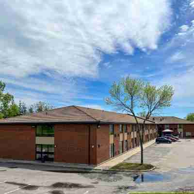 Econo Lodge Airport Quebec Hotel Exterior