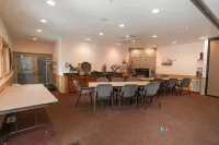 Lake Bluff Inn and Suites - 2-Star