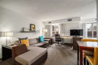 Residence Inn McAllen Hotel dekat McAllen Public Library