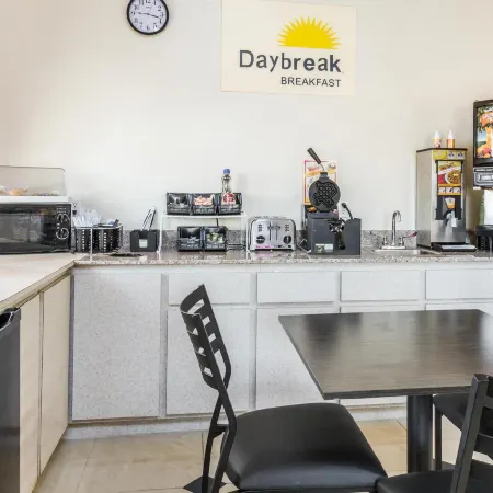 Days Inn by Wyndham Dickinson TX