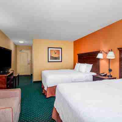 Hampton Inn & Suites Sacramento-Elk Grove Laguna 1-5 Rooms