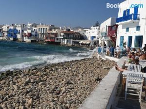 Mykonos Pro-Care Suites