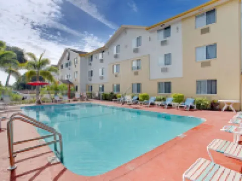 克利爾沃特-聖德彼得堡機場温德姆速8酒店 皮尼拉斯縣酒店