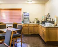 Quality Inn & Suites - breakfast