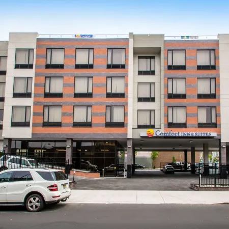 Comfort Inn & Suites Near Stadium Отели рядом с достопримечательностью «168 улица»