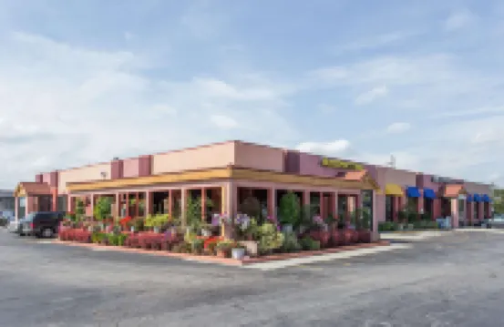 Days Inn by Wyndham West Allis/Milwaukee Hotels near Milwaukee Mile