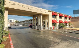 Days Inn by Wyndham Market Center Dallas Love Field