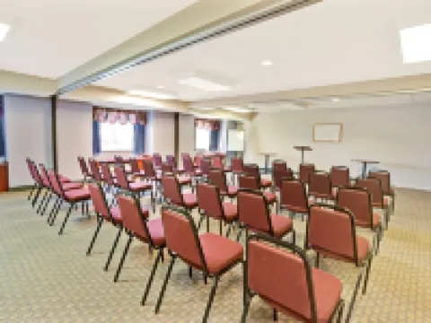 Microtel Inn & Suites by Wyndham Roseville/Detroit Area Hotels in Macomb County