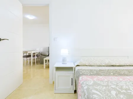 Miralmar Отели рядом с достопримечательностью «Punta Larga»