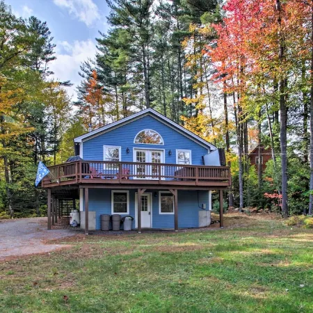 Bethel Chalet w/ Hot Tub: 3 Miles to Sunday River!