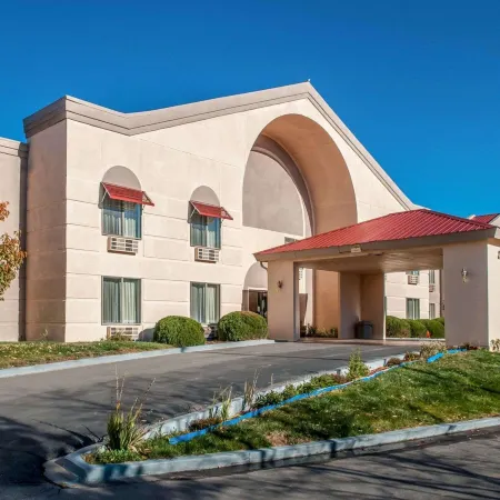 Quality Inn & Suites Farmington