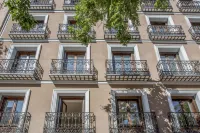 Slow Suites Luchana Hotel a 