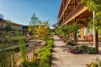 Lone Star Court, by Valencia Hotel Collection Hotel dekat Microelectronics Research Center Department of Electrical and Computer Engineering