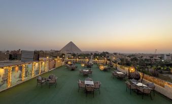 King Cheops Inn - Pyramid View