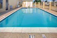 Days Inn by Wyndham Dallas Garland West