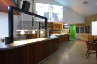 The Kimberley Grande Resort - bar